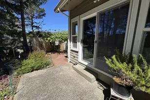 2013 Royal Saint George Dr, Florence, OR 97439 - Photo 33