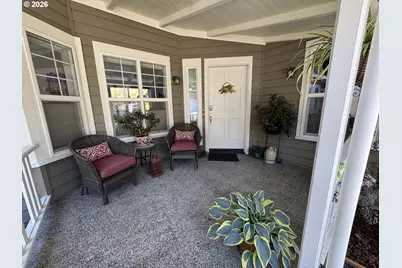 2013 Royal Saint George Dr, Florence, OR 97439 - Photo 3
