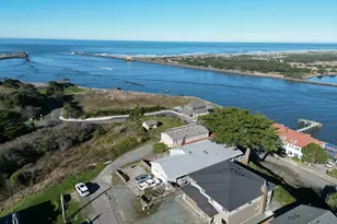 360 2nd St, Bandon, OR 97411 - Photo 9