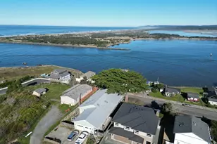 360 2nd St, Bandon, OR 97411 - Photo 7