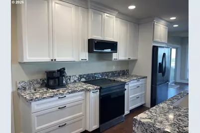 360 2nd St, Bandon, OR 97411 - Photo 11