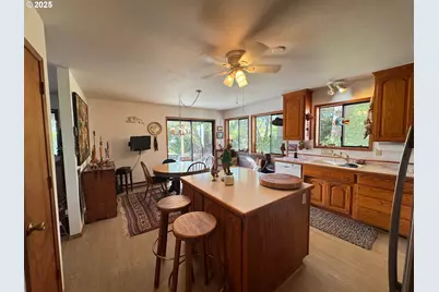 88468 Trout Pond Ln, Bandon, OR 97411 - Photo 7