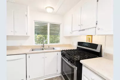 1200 E Central Ave #10, Sutherlin, OR 97479 - Photo 9