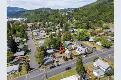 307 N Ash St, Bingen, WA 98605 - Photo 33