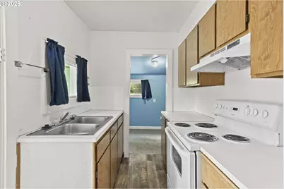 307 N Ash St, Bingen, WA 98605 - Photo 21