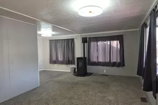 19776 SE Stark St, Portland, OR 97233 - Photo 7