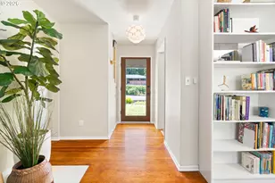 1393 SW Maplecrest Dr, Portland, OR 97219 - Photo 3