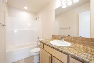 115 E Jersey St, Gladstone, OR 97027 - Photo 11