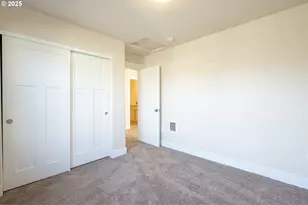 115 E Jersey St, Gladstone, OR 97027 - Photo 13