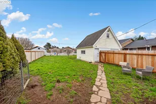 296 S 10th St, Coos Bay, OR 97420 - Photo 27