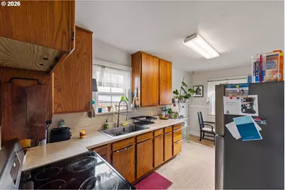 296 S 10th St, Coos Bay, OR 97420 - Photo 11