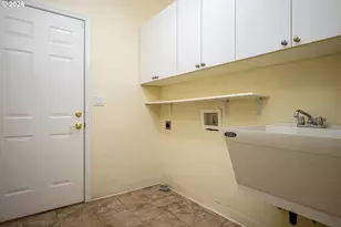 10898 SE Happy Valley Dr, Happy Valley, OR 97086 - Photo 29