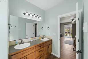 2025 Roosevelt Loop, North Bend, OR 97459 - Photo 35