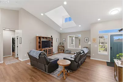 2025 Roosevelt Loop, North Bend, OR 97459 - Photo 9