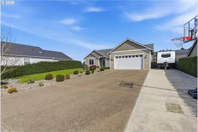 2025 Roosevelt Loop, North Bend, OR 97459 - Photo 3