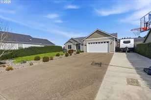 2025 Roosevelt Loop, North Bend, OR 97459 - Photo 3