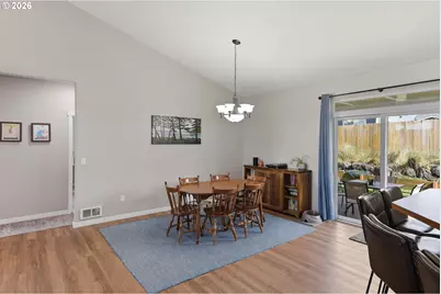 2025 Roosevelt Loop, North Bend, OR 97459 - Photo 17