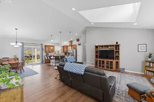 2025 Roosevelt Loop, North Bend, OR 97459 - Photo 9