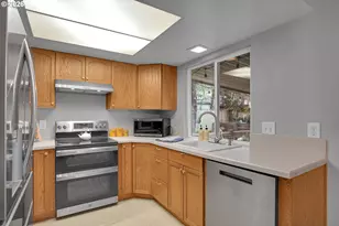 638 SW 7th St, Gresham, OR 97080 - Photo 11