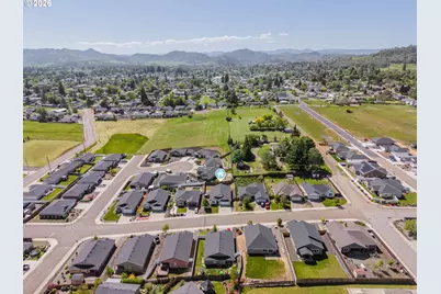 601 SE Rose Ridge Dr, Winston, OR 97496 - Photo 37