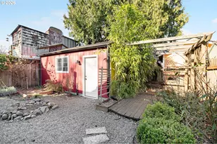 1137 SE Lexington St, Portland, OR 97202 - Photo 35