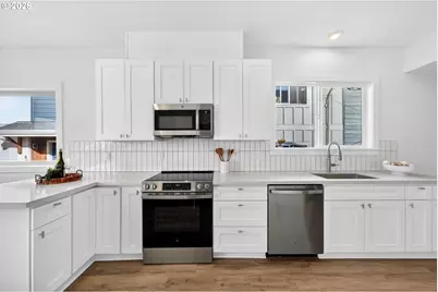 8413 NE Hassalo St, Portland, OR 97220 - Photo 7