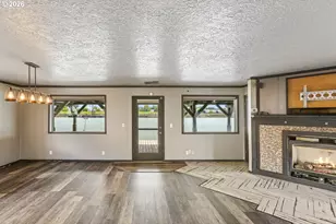 2039 N Jantzen Ave, Portland, OR 97217 - Photo 9