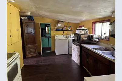 546 NW 10th St, Newport, OR 97365 - Photo 3