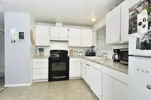 2182 SW Brixton Pl, Gresham, OR 97080 - Photo 9