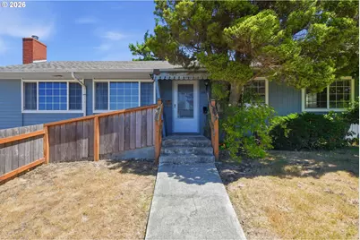 1669 Johnson St, North Bend, OR 97459 - Photo 3
