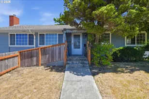 1669 Johnson St, North Bend, OR 97459 - Photo 3