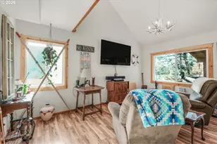 127 S Mike Rd, Tygh Valley, OR 97063 - Photo 5