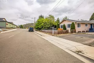 663 E 4th Ave, Riddle, OR 97469 - Photo 13