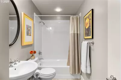 780 NW Westover Sq #3, Portland, OR 97210 - Photo 17