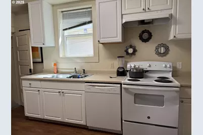 722 NE Couch St, Portland, OR 97232 - Photo 15