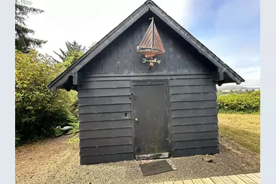 143 S Wells Dr, Lincoln City, OR 97367 - Photo 5