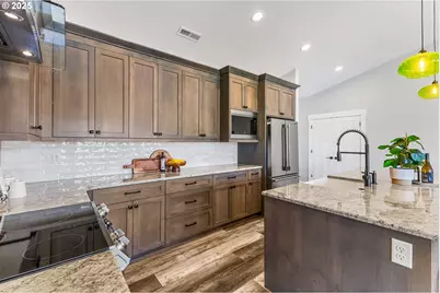 625 NW Crater Lake Dr, Dallas, OR 97338 - Photo 11