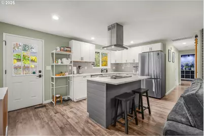 9028 N Chautauqua Pl, Portland, OR 97217 - Photo 7