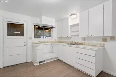 12030 NE Holladay St, Portland, OR 97220 - Photo 7