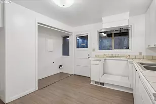 12030 NE Holladay St, Portland, OR 97220 - Photo 9