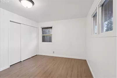 12030 NE Holladay St, Portland, OR 97220 - Photo 11