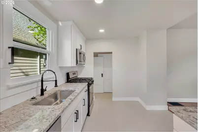 617 SE 20th Ave, Portland, OR 97214 - Photo 17