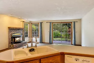 33726 Lake Front Dr, Warrenton, OR 97146 - Photo 13