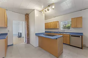 12295 SW Boones Ferry Rd, Portland, OR 97219 - Photo 11