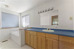 12295 SW Boones Ferry Rd, Portland, OR 97219 - Photo 15