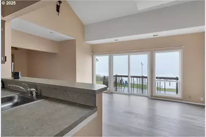 801 NW Coast St #2, Newport, OR 97365 - Photo 15