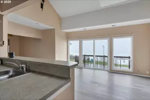 801 NW Coast St, Newport, OR 97365 - Photo 15