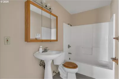 801 NW Coast St #2, Newport, OR 97365 - Photo 23