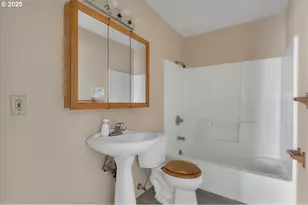 801 NW Coast St, Newport, OR 97365 - Photo 23