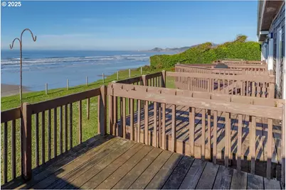801 NW Coast St #2, Newport, OR 97365 - Photo 5